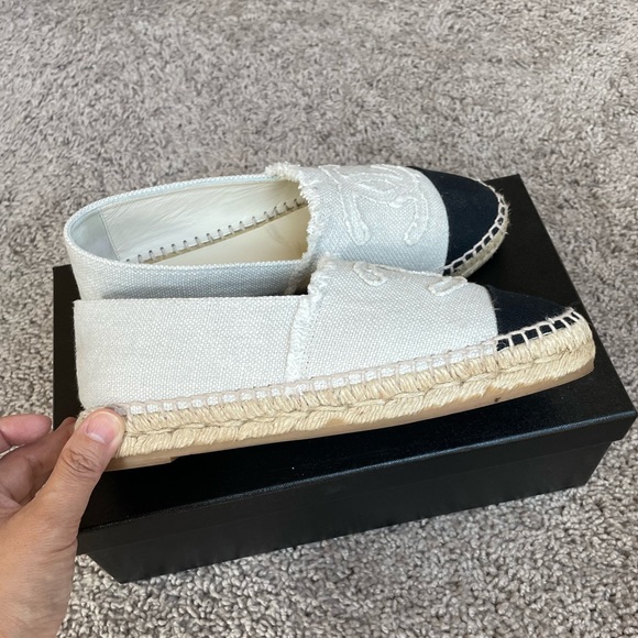 Chanel Espadrilles Beige and Black - Picture 5 of 9